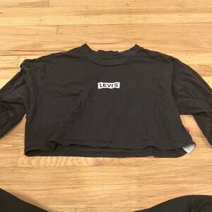 Boxy cropped black Levi’s long sleeve